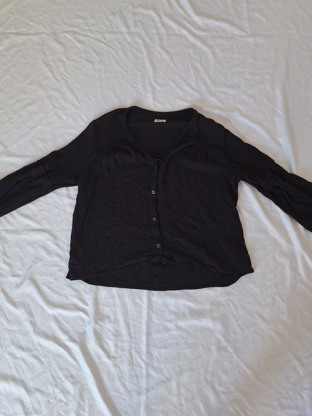 Hollister Blouse Women S Black Solid V-Neck Button Front Long Sleeve